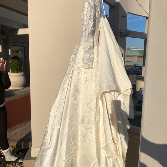 Pronovias Princess Wedding dress - Picture 7 of 16